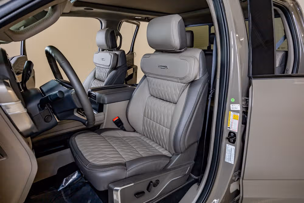 2026 Ford F-450 Super Duty Platinum Plus Crew Cab Image 31