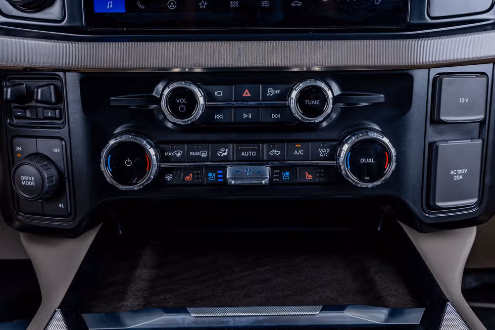 2026 Ford F-450 Super Duty Platinum Plus Crew Cab Image 28