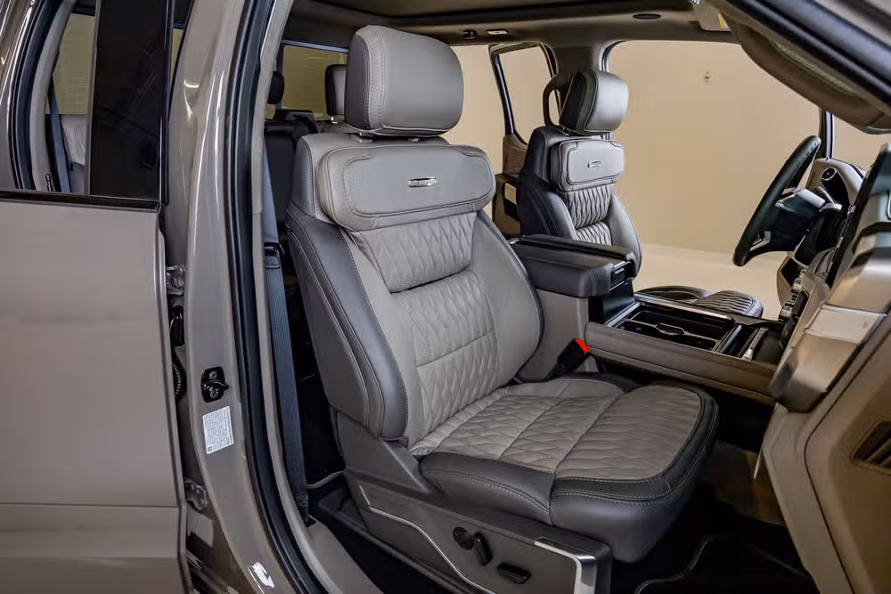2026 Ford F-450 Super Duty Platinum Plus Crew Cab Image 32