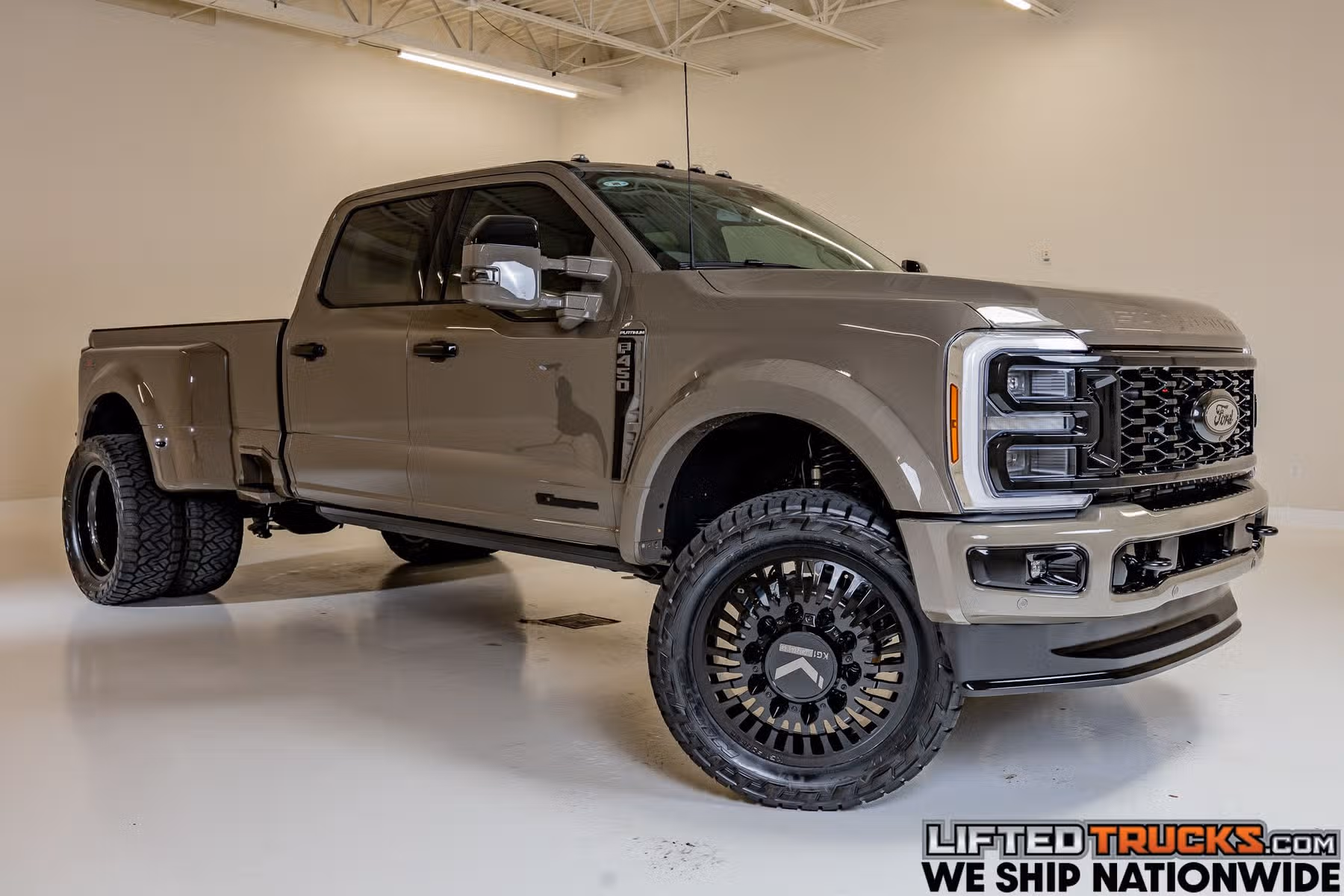 2026 Ford F-450 Super Duty Platinum Plus Crew Cab Image 1