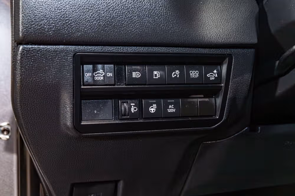 2024 Toyota Tundra Limited HV CrewMax Image 17