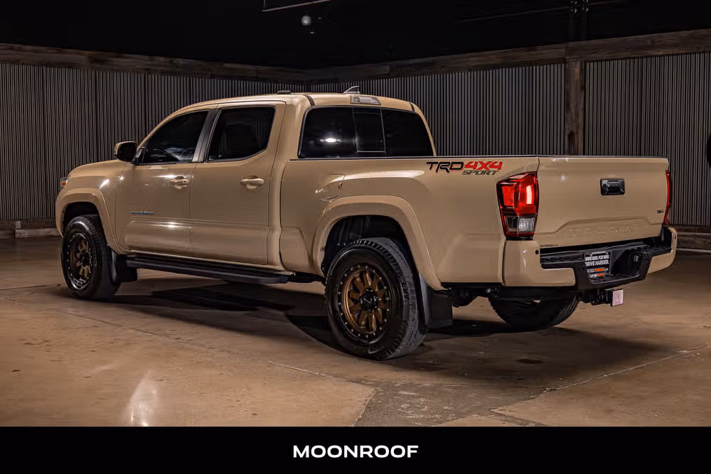 2017 Toyota Tacoma TRD Sport Double Cab Image 6