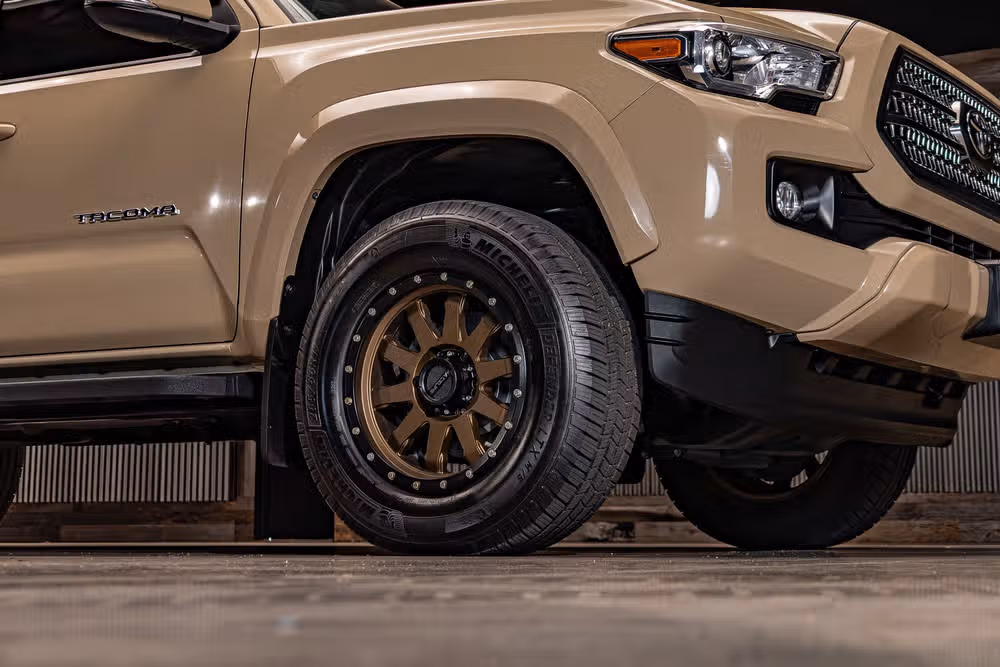 2017 Toyota Tacoma TRD Sport Double Cab Image 11