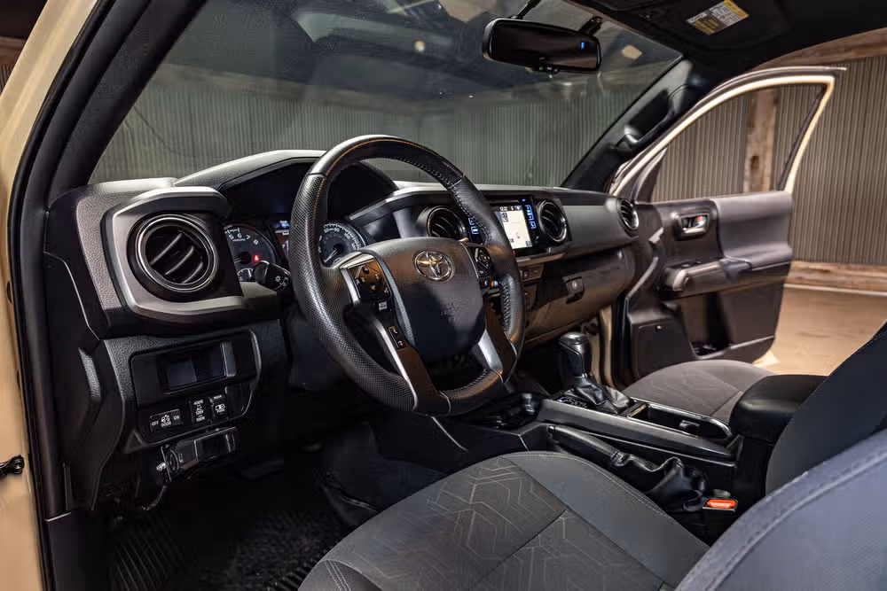 2017 Toyota Tacoma TRD Sport Double Cab Image 12