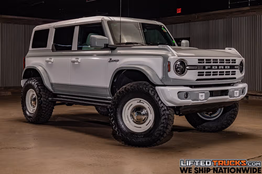 2023 Ford Bronco Heritage Edition Image 1