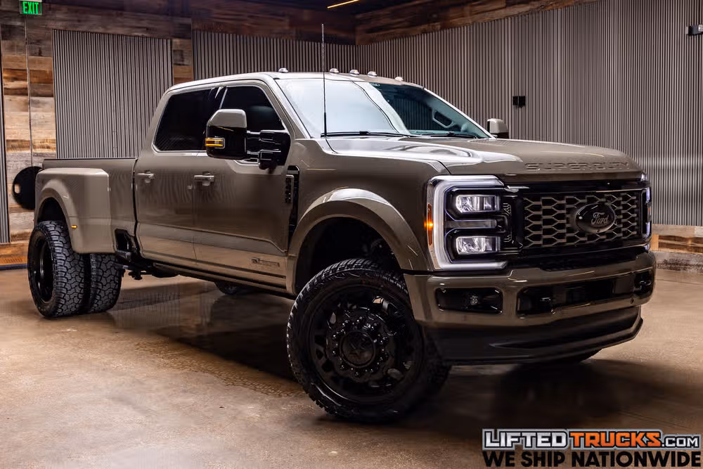 2026 Ford F-450 Super Duty King Ranch Crew Cab Image 1