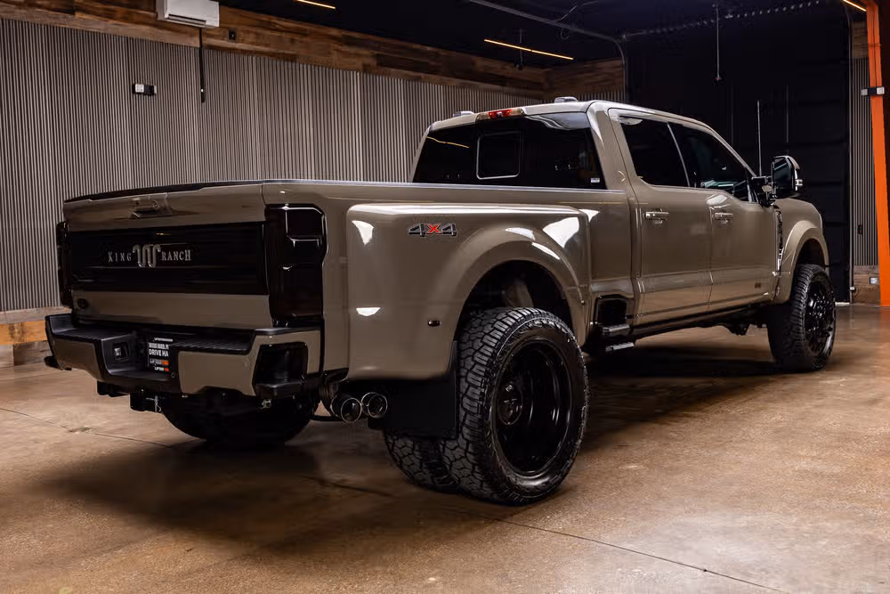 2026 Ford F-450 Super Duty King Ranch Crew Cab Image 10