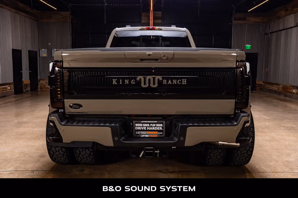 2026 Ford F-450 Super Duty King Ranch Crew Cab Image 8