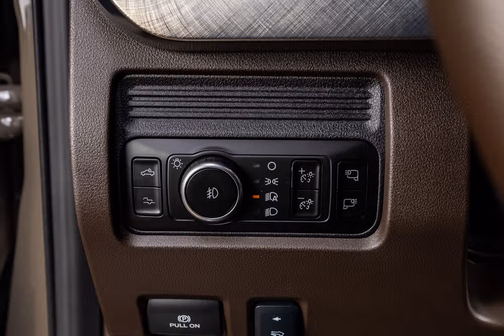 2026 Ford F-450 Super Duty King Ranch Crew Cab Image 22