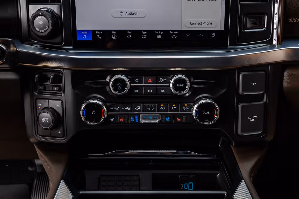 2026 Ford F-450 Super Duty King Ranch Crew Cab Image 28