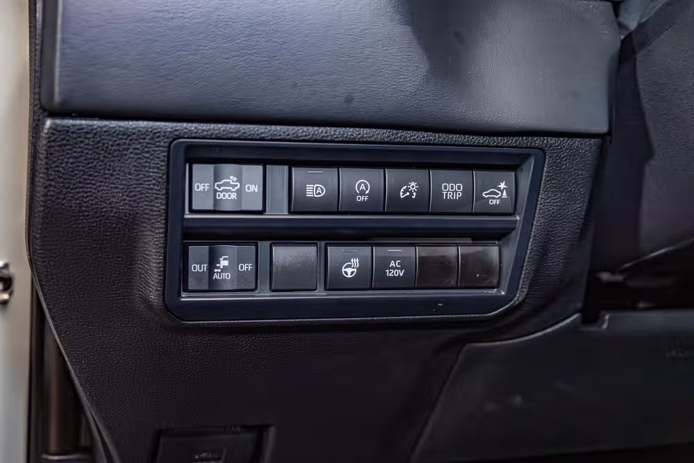 2025 Toyota Tundra Platinum CrewMax Image 17