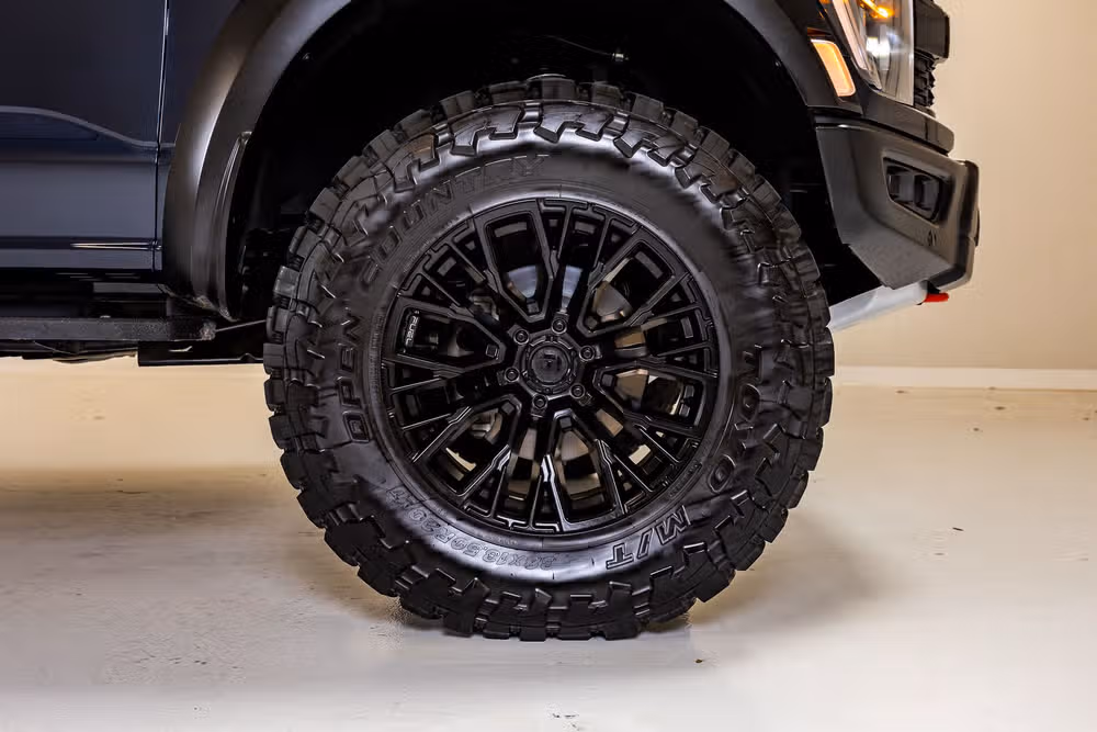 2023 Ford F-150 Raptor SuperCrew Image 11