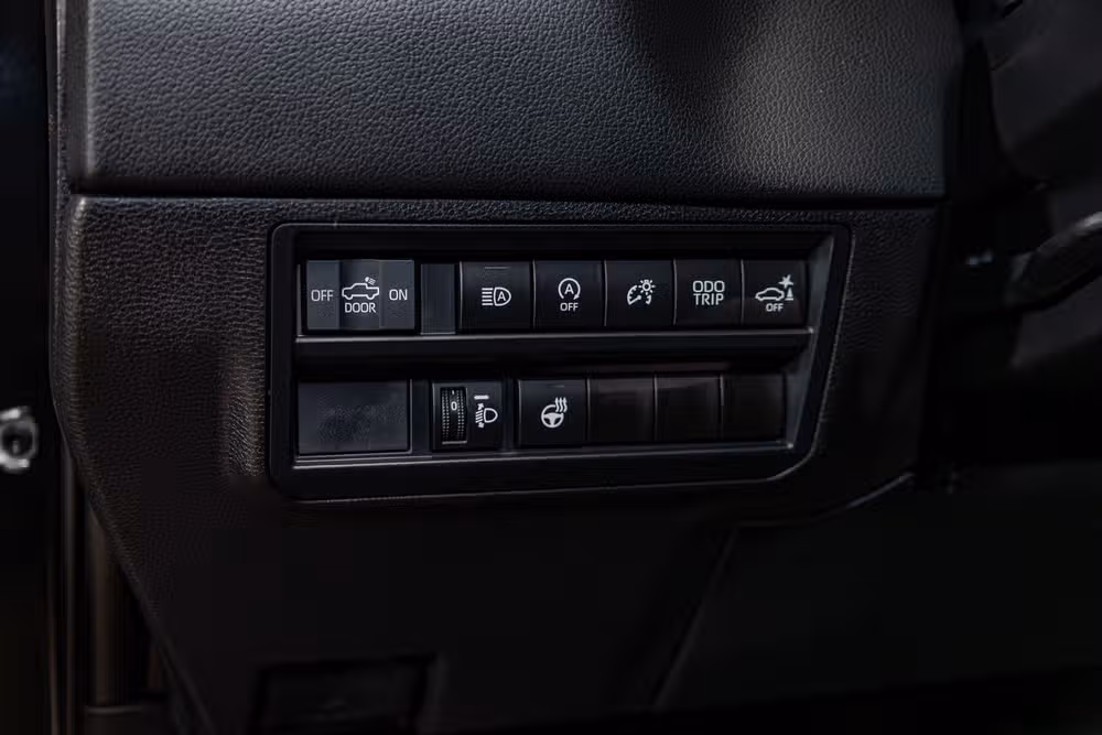 2025 Toyota Tundra Limited CrewMax Image 16