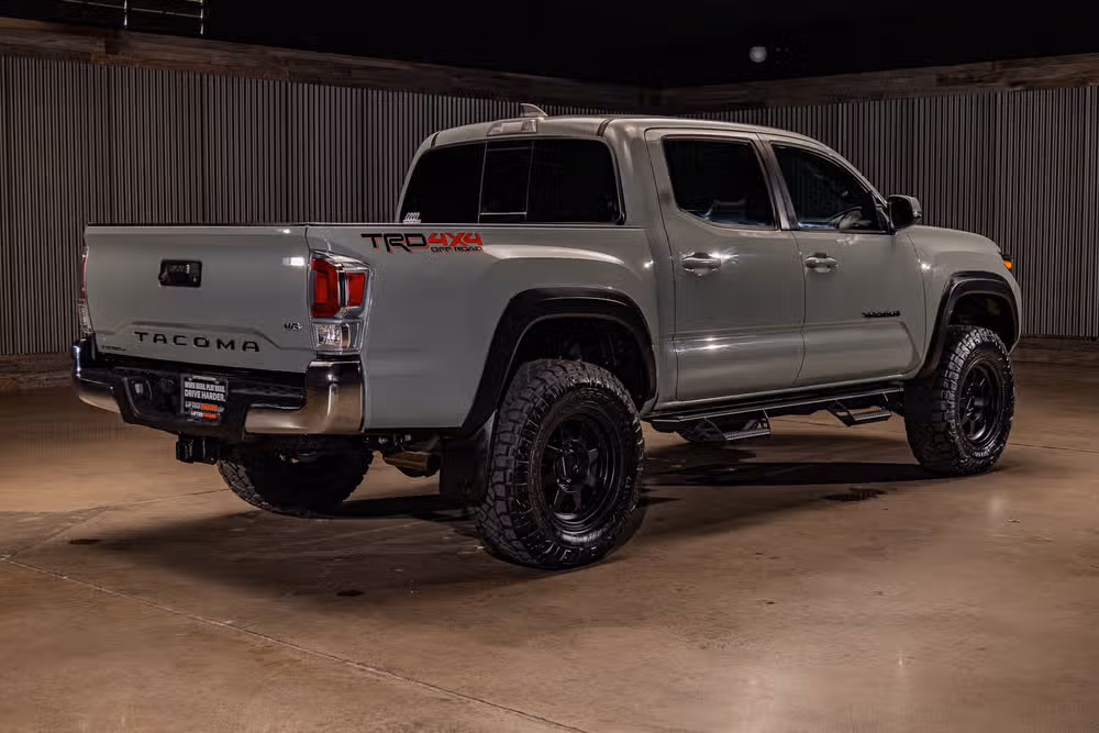 2023 Toyota Tacoma TRD Off-Road Double Cab Image 10