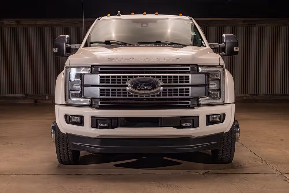 2019 Ford F-450 Super Duty Platinum Crew Cab Image 2