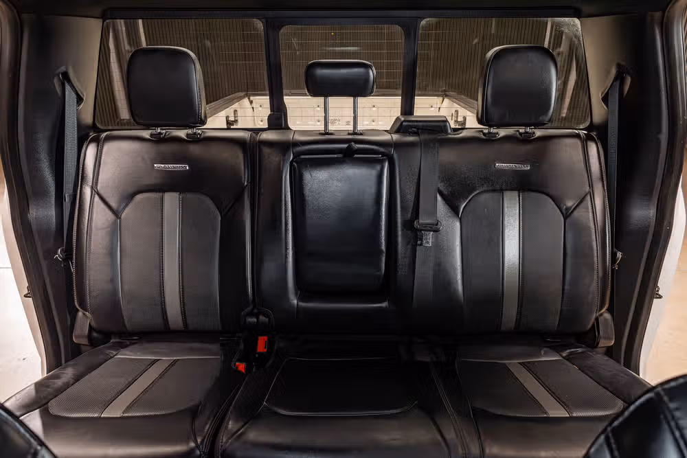 2019 Ford F-450 Super Duty Platinum Crew Cab Image 23
