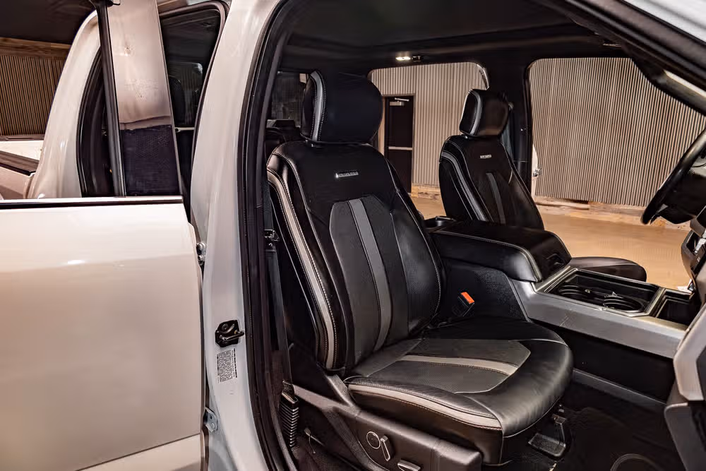 2019 Ford F-450 Super Duty Platinum Crew Cab Image 26