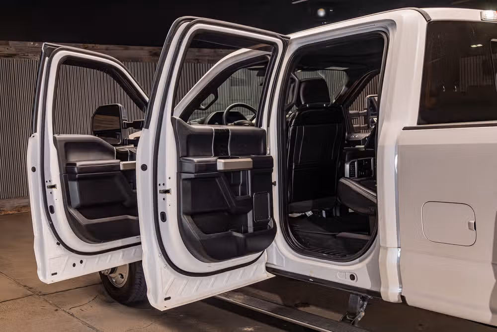 2019 Ford F-450 Super Duty Platinum Crew Cab Image 27