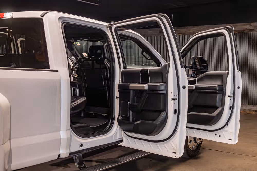 2019 Ford F-450 Super Duty Platinum Crew Cab Image 29