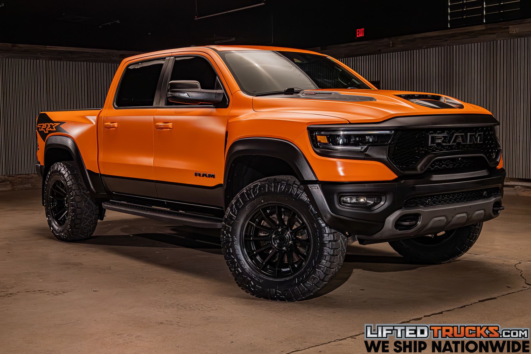 Ignition Orange Clear Coat//Diamond Black Crystal  2022 RAM 1500 Pickup Truck All-Wheel Drive Automatic