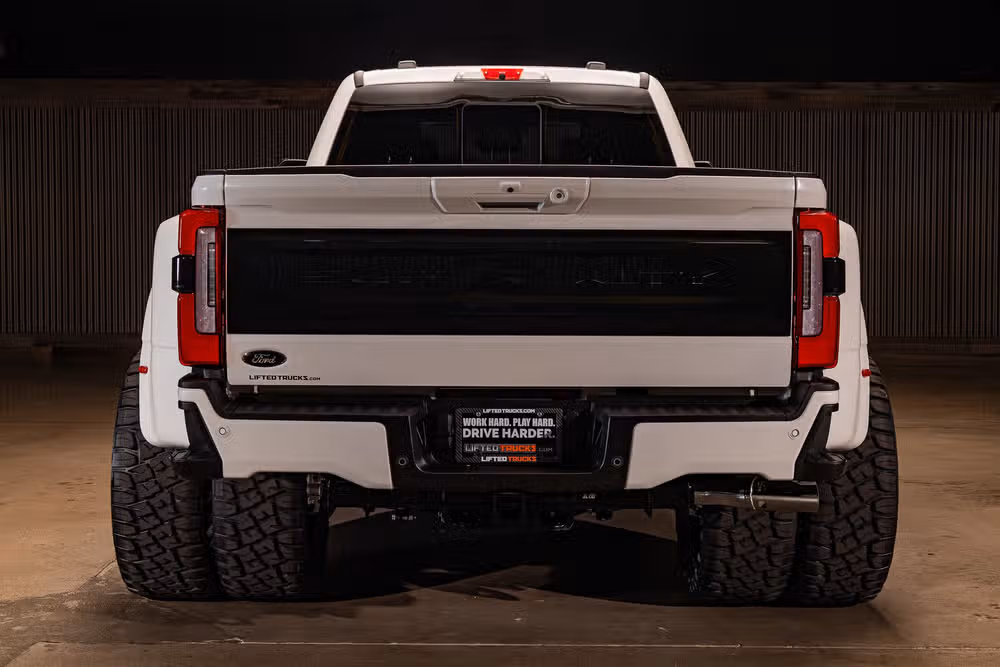 2026 Ford F-350 Super Duty Platinum Crew Cab Image 8