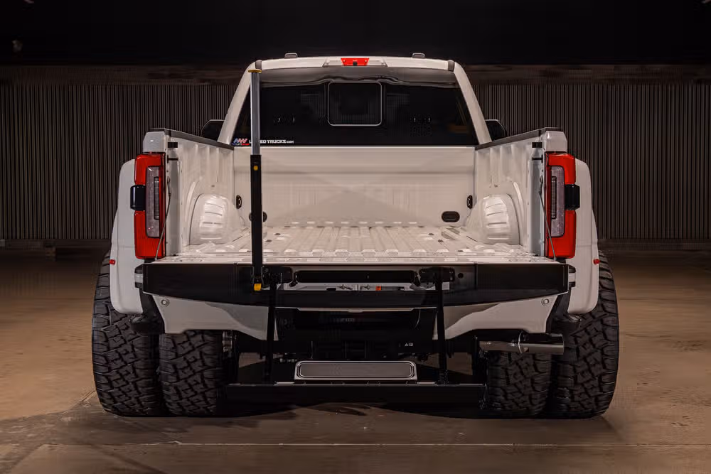 2026 Ford F-350 Super Duty Platinum Crew Cab Image 9