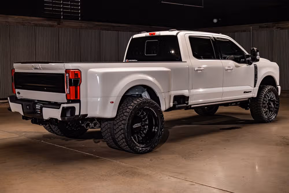 2026 Ford F-350 Super Duty Platinum Crew Cab Image 10