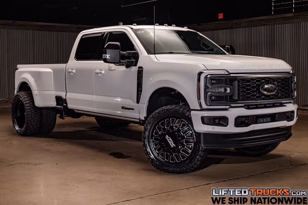 2026 Ford F-350 Super Duty Platinum Crew Cab Image 1