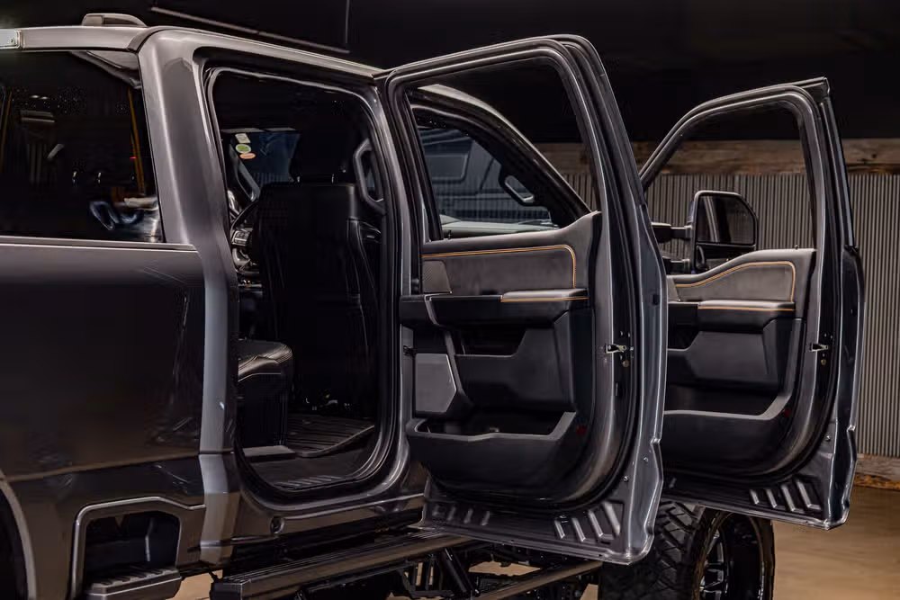2024 Ford F-350 Super Duty Platinum Crew Cab Image 31