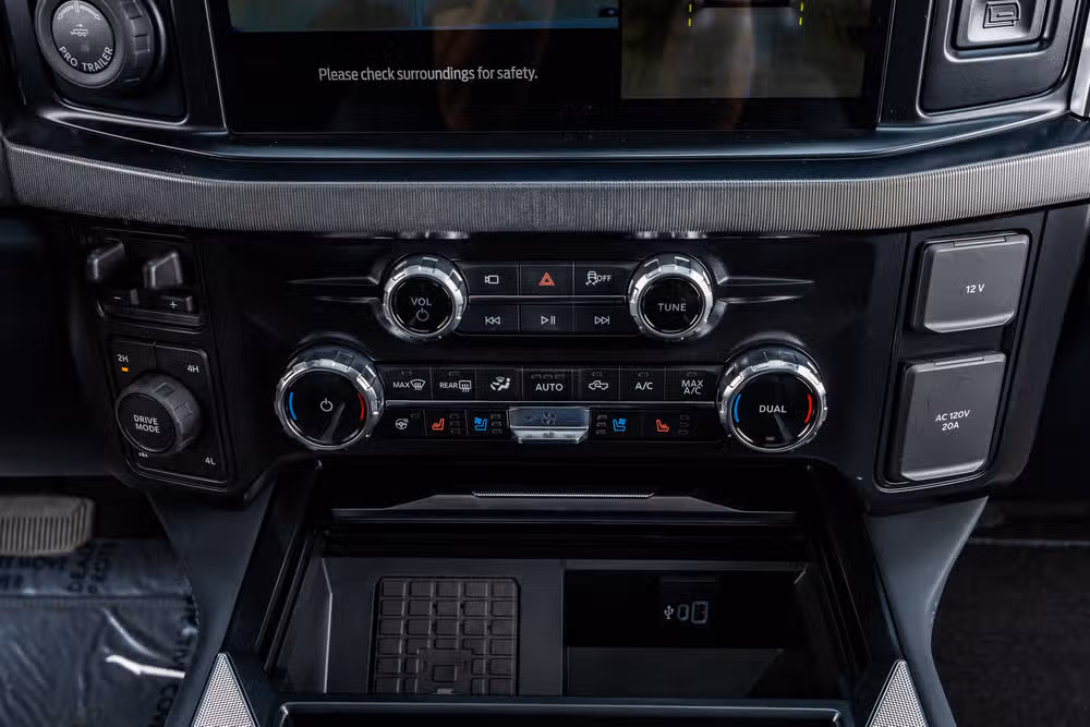 2026 Ford F-250 Super Duty Platinum Crew Cab Image 27