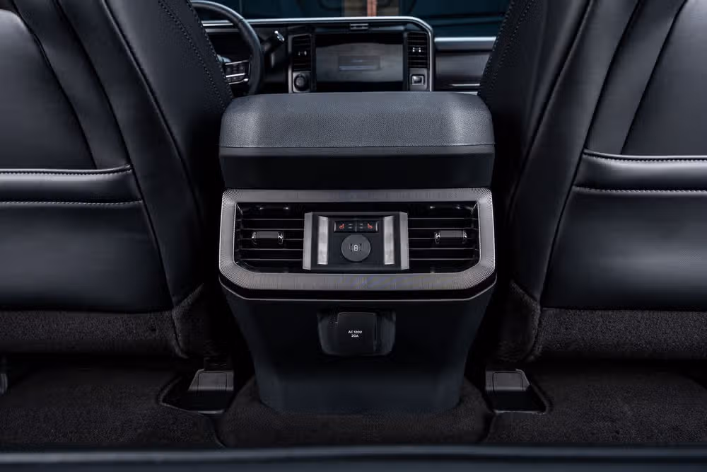 2026 Ford F-250 Super Duty Platinum Crew Cab Image 33