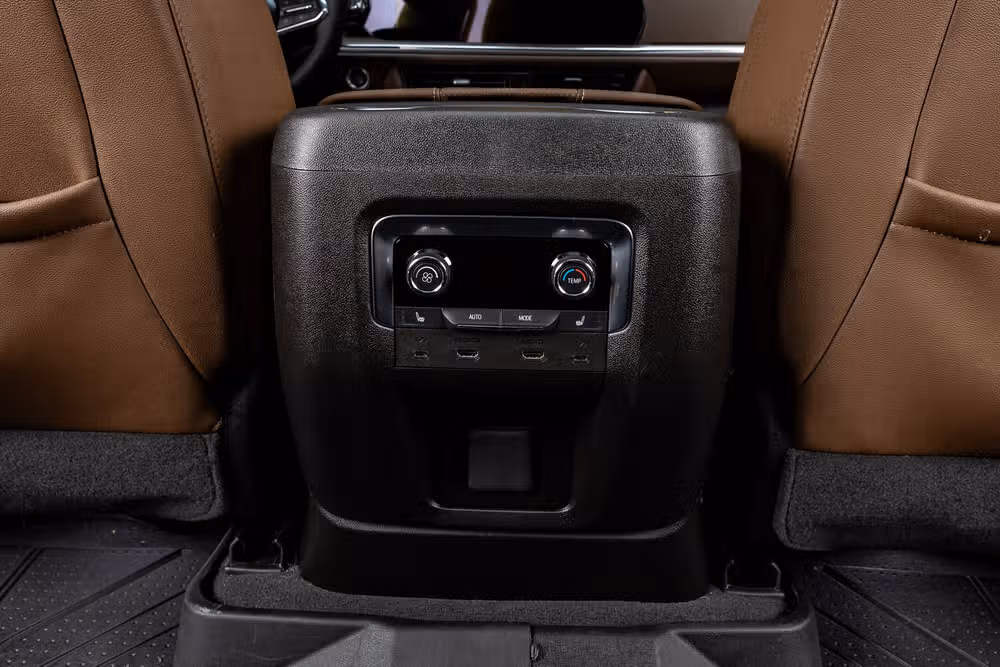 2025 Chevrolet Suburban High Country Image 35