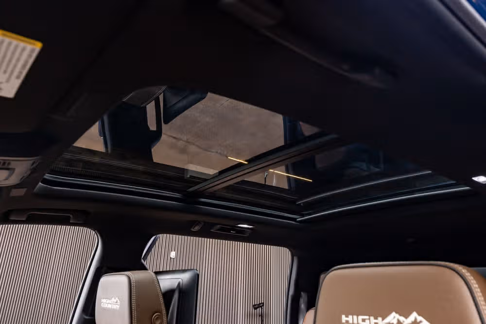 2025 Chevrolet Suburban High Country Image 31