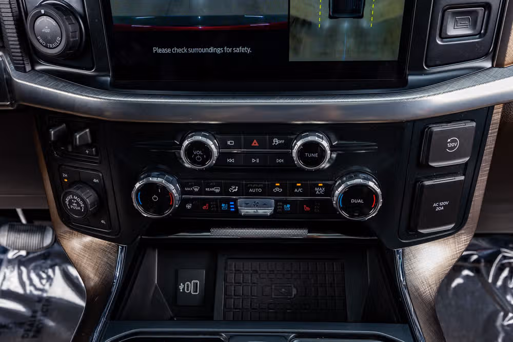 2025 Ford F-150 King Ranch SuperCrew Image 27