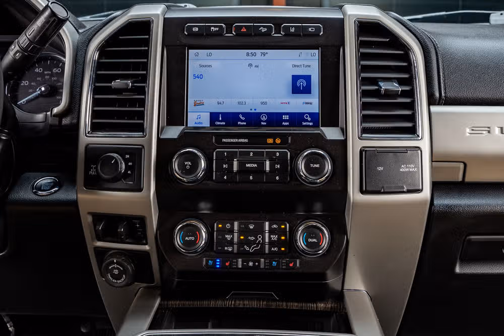 2020 Ford F-250 Super Duty Lariat Crew Cab Image 24