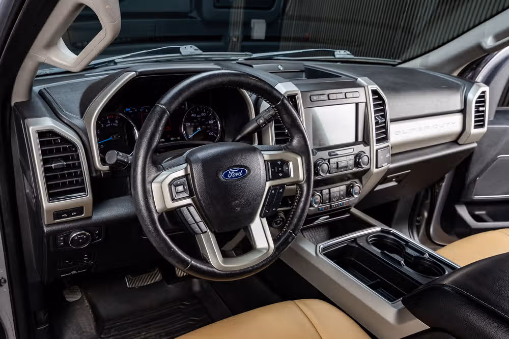 2020 Ford F-250 Super Duty Lariat Crew Cab Image 17