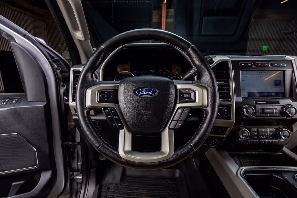 2020 Ford F-250 Super Duty Lariat Crew Cab Image 19