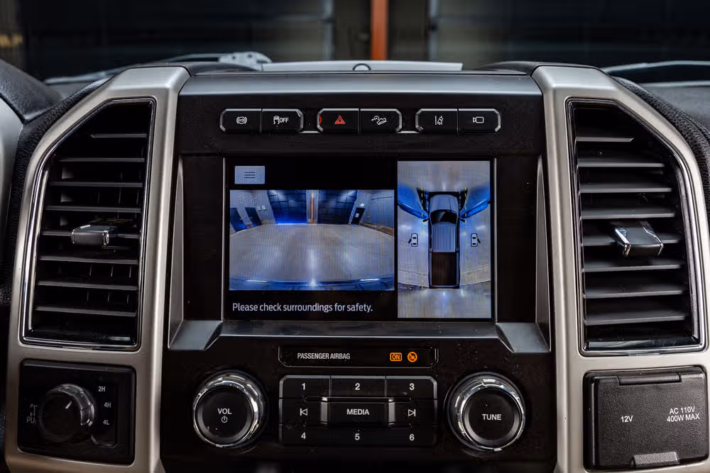 2020 Ford F-250 Super Duty Lariat Crew Cab Image 26