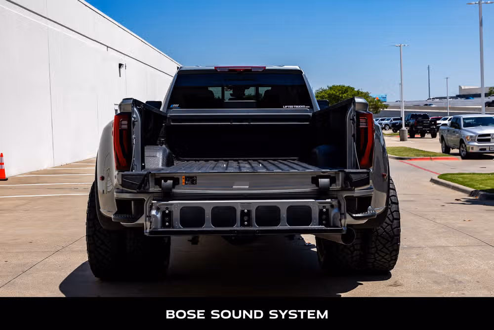2025 GMC Sierra 3500HD Denali Crew Cab Image 9