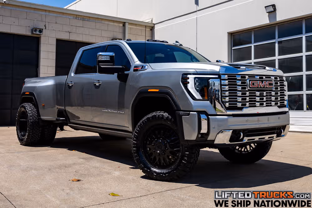 2025 GMC Sierra 3500HD Denali Crew Cab Image 1