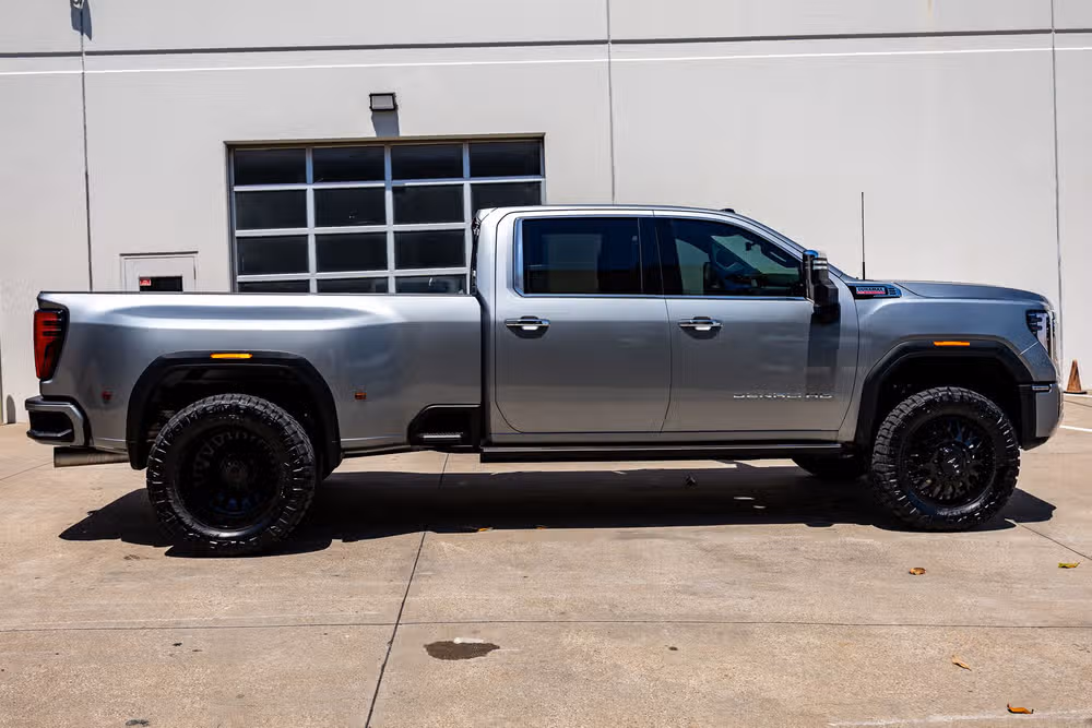 2025 GMC Sierra 3500HD Denali Crew Cab Image 11