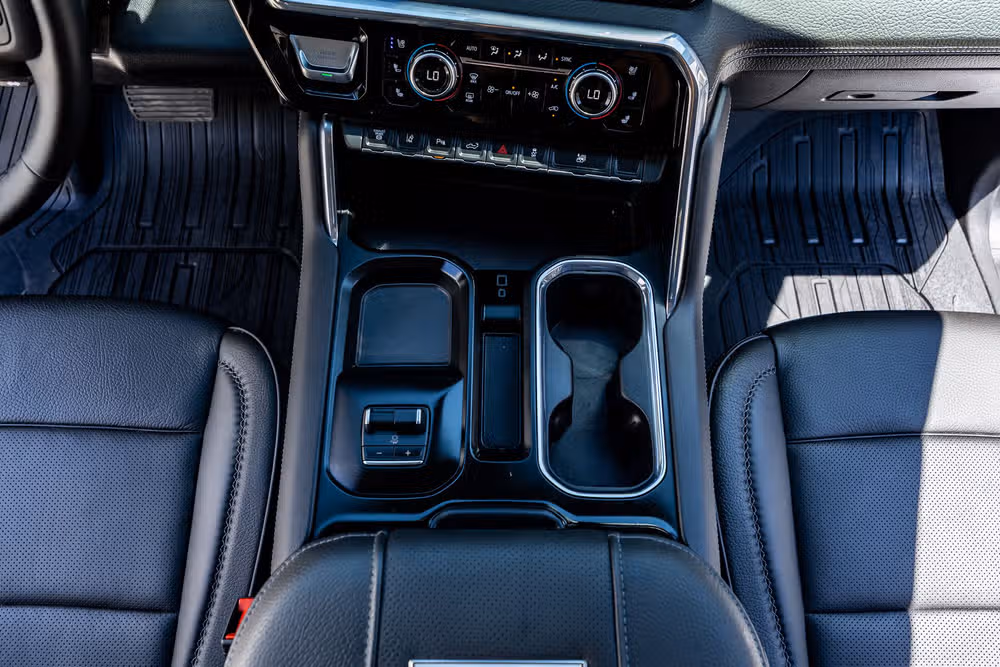2025 GMC Sierra 3500HD Denali Crew Cab Image 28