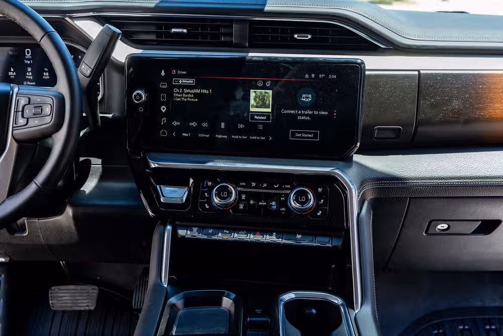 2025 GMC Sierra 3500HD Denali Crew Cab Image 24