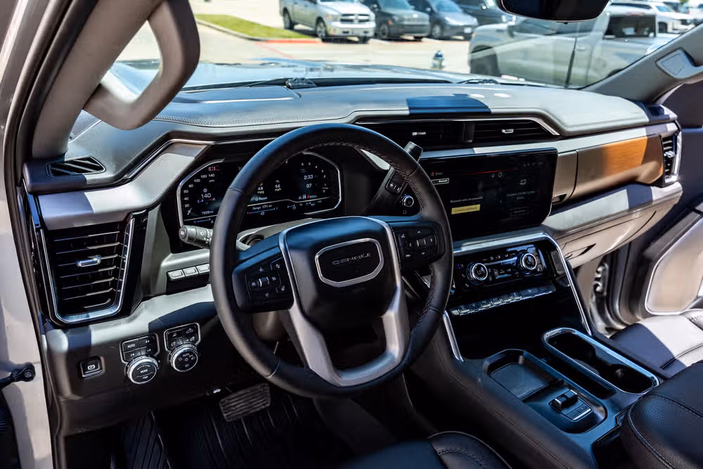 2025 GMC Sierra 3500HD Denali Crew Cab Image 17