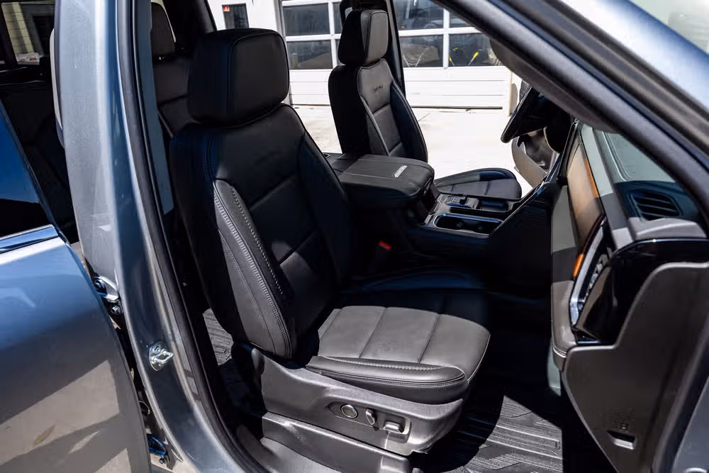 2025 GMC Sierra 3500HD Denali Crew Cab Image 32