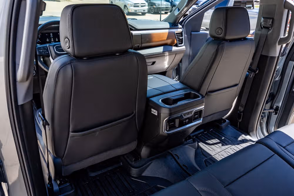 2025 GMC Sierra 3500HD Denali Crew Cab Image 35