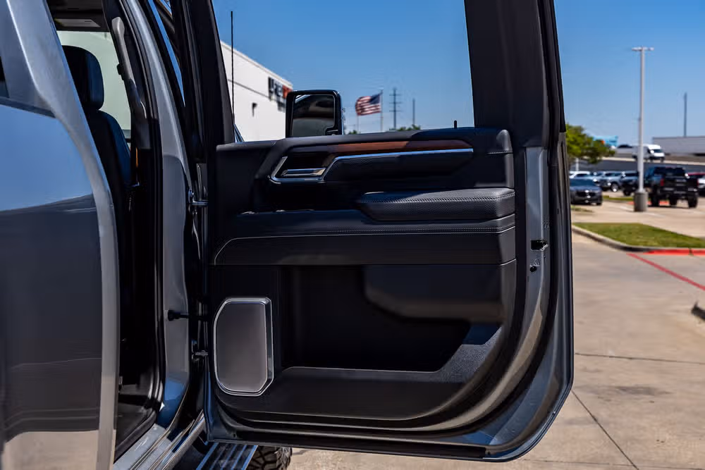 2025 GMC Sierra 3500HD Denali Crew Cab Image 40