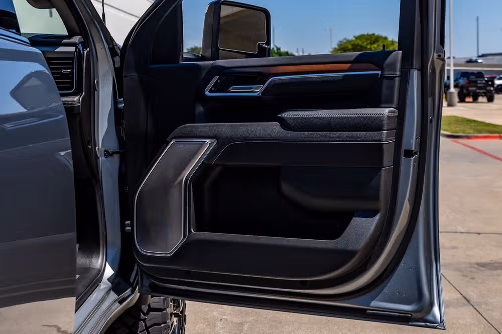 2025 GMC Sierra 3500HD Denali Crew Cab Image 38