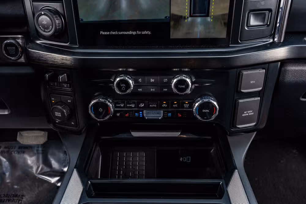 2024 Ford F-250 Super Duty Lariat Crew Cab Image 27