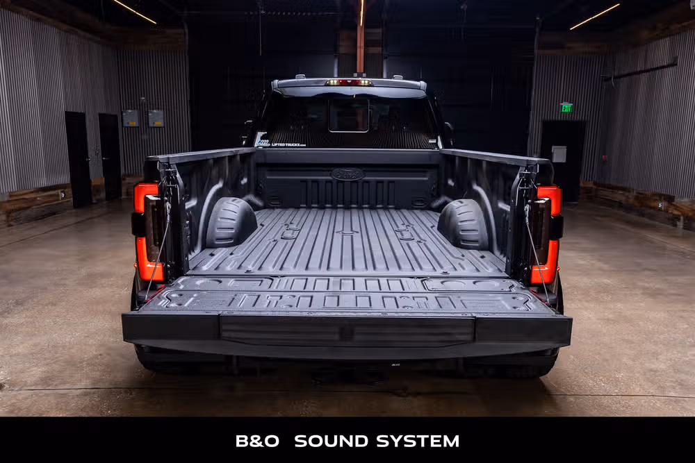 2026 Ford F-350 Super Duty Platinum Plus Crew Cab Image 9